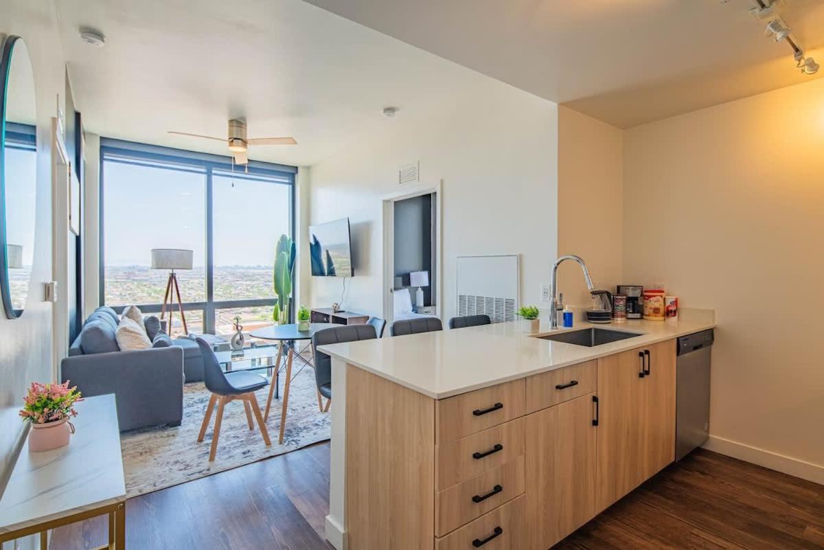 Detailed 2Bd, Highrise Dt, Pool, Gym, Parking, Sleeps 8 Daire Phoenix Dış mekan fotoğraf